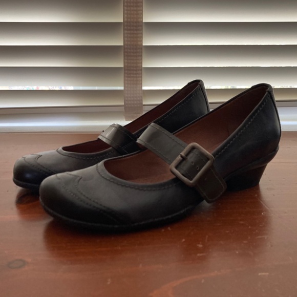 NWOT Hispanitas Mary Jane leather shoes - Picture 2 of 7